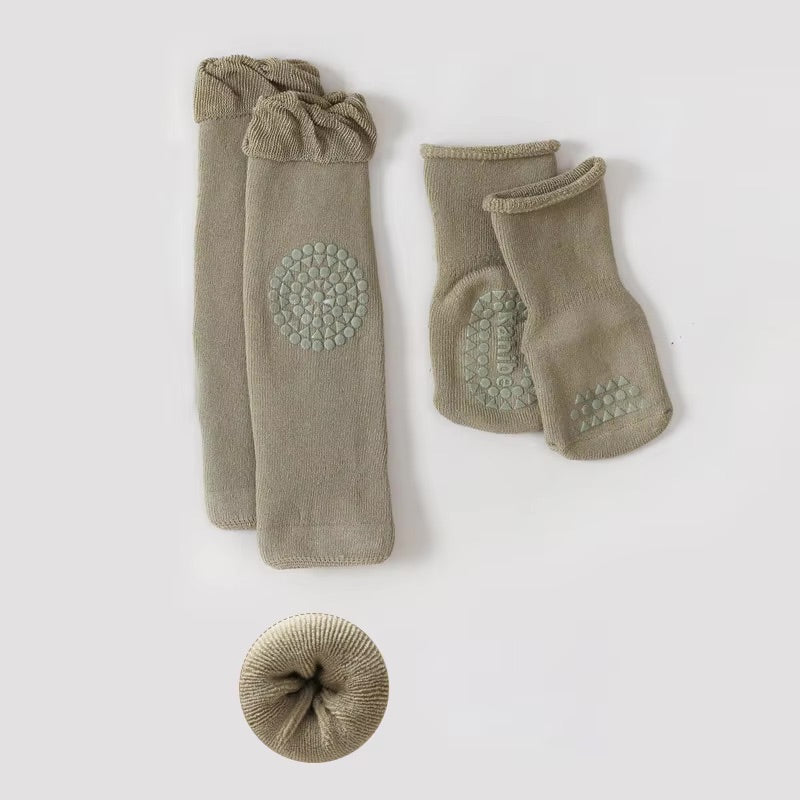 Grip Knee Pads &amp; Grip Socks Set
