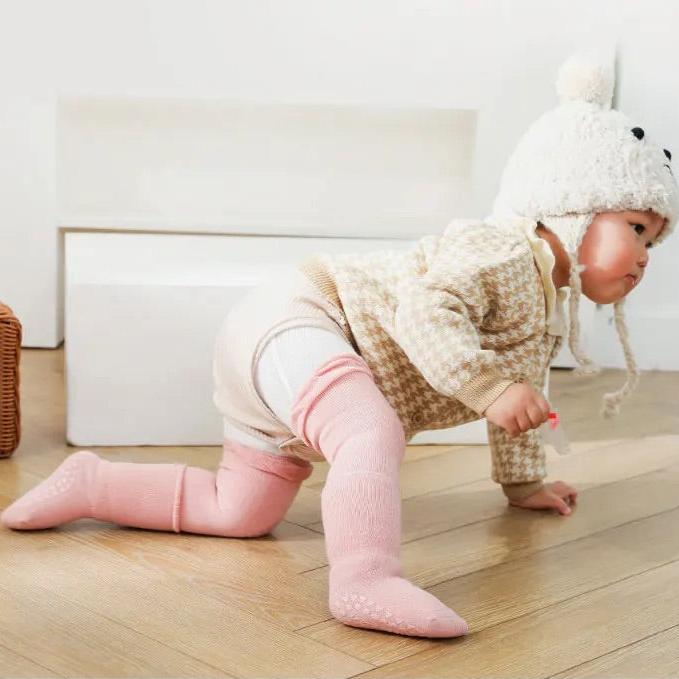 Grip Knee Pads &amp; Grip Socks Set